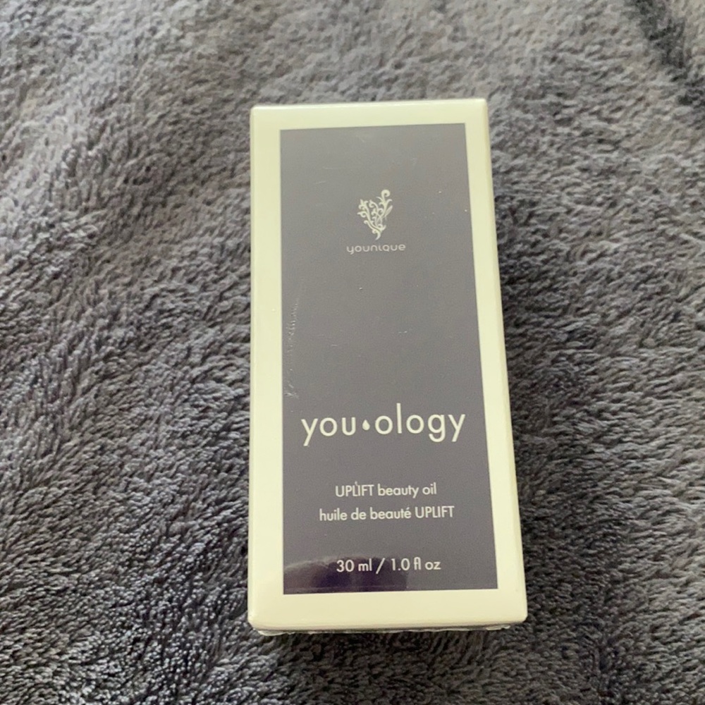 Younique Uplift oil